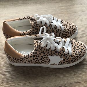 Golden Goose Dupes cheetah print with white stars